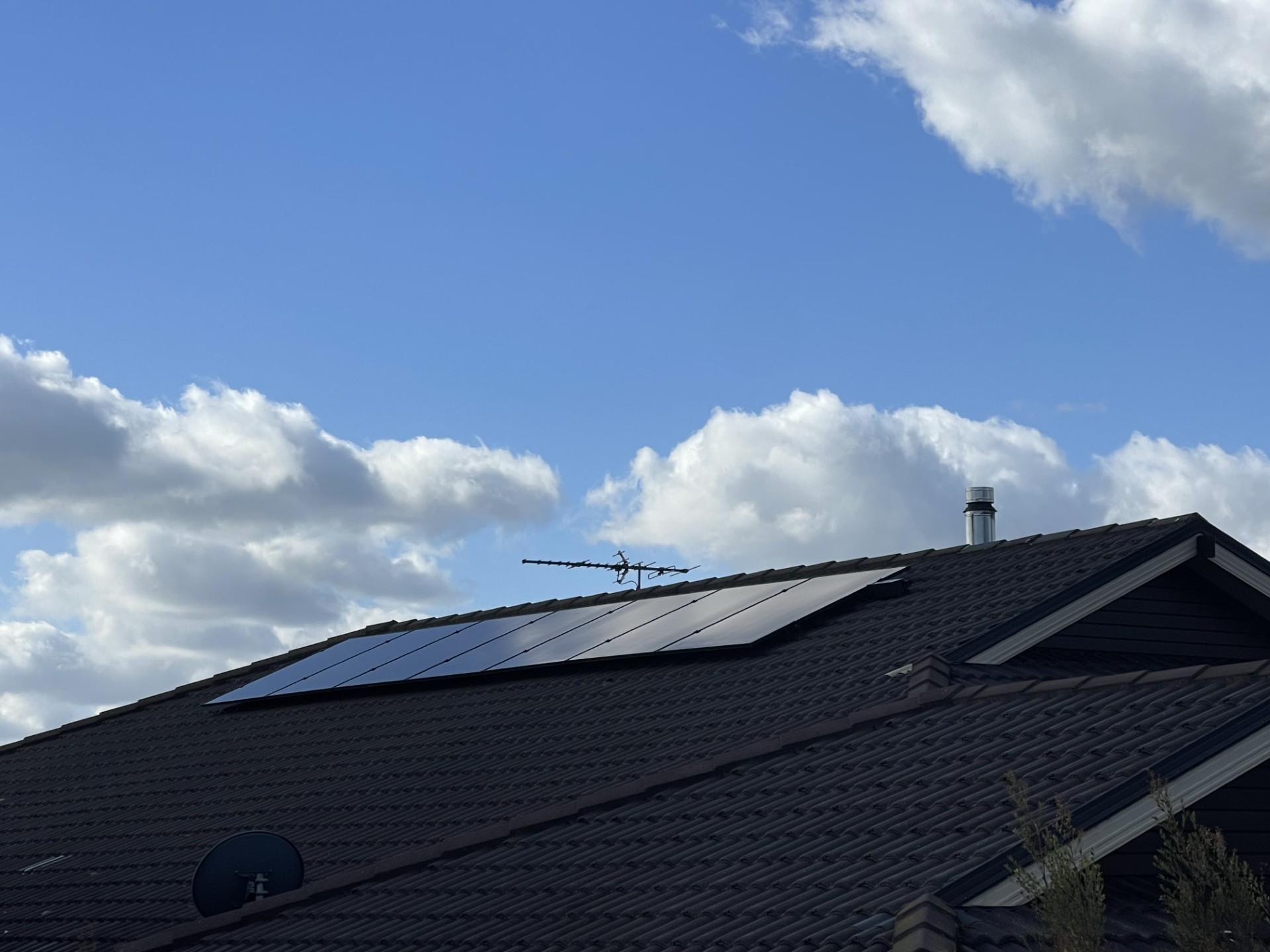 Drouin Solar Panels and battery storage